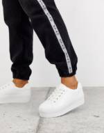 ASOS DESIGN - Dramatic - Sneaker zum Schnüren mit dicker Sohle in Weiß