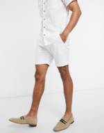ASOS DESIGN - Schmal geschnittene Chino-Shorts in Weiß