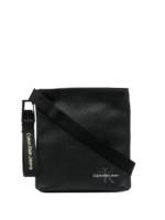 Calvin Klein Tagged Flatpack cracked messenger bag - Schwarz