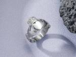 Eyecatcher Fingerring "Claddagh Ring Herz und Krone in Hand der Raute", Silberfarbener Ring, Silber Ring