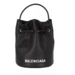 Balenciaga Beuteltasche - Everyday Drawstring Bucket Bag XS - in black - für Damen