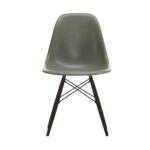 Vitra - Eames Fiberglass Side Chair DSW, Ahorn schwarz / Eames raw umber (Filzgleiter basic dark)