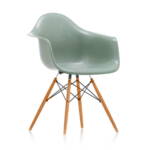 Vitra - Eames Fiberglass Armchair DAW, Ahorn gelblich / Eames sea foam green (Filzgleiter weiß)