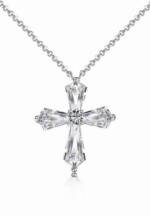 BRELLATO Kreuzkette Damen Crystal Kreuz-Anhänger, Glitzer Statement Collier Vollbesetzt (Geschenk-Idee Valentinstag, Damen-Schmuck Kette mit Ice-Crushed-Schliff Zirkon Kristall, 1-tlg., Silber-Kette, Geschenk Geburtstag Weihnachten Ostern Kommunion Firmung), Halskette, Sterling Silber 925 18K Rhodiniert, 5-A Zirconia