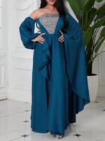 Elegantes Kleid aus blauem Satin mit Pailletten