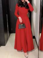 Rotes, elegantes Kleid mit quadratischem Ausschnitt und Taille