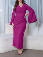 Rosenrotes, elegantes Kleid mit gerader Taille