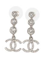 CHANEL Pre-Owned 2021 Brass CC Crystal Drop Push Back costume earrings - Silber